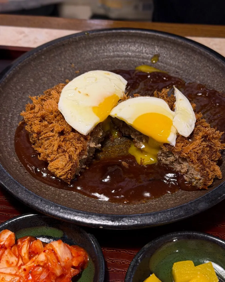 Crisply fried hambag katsu