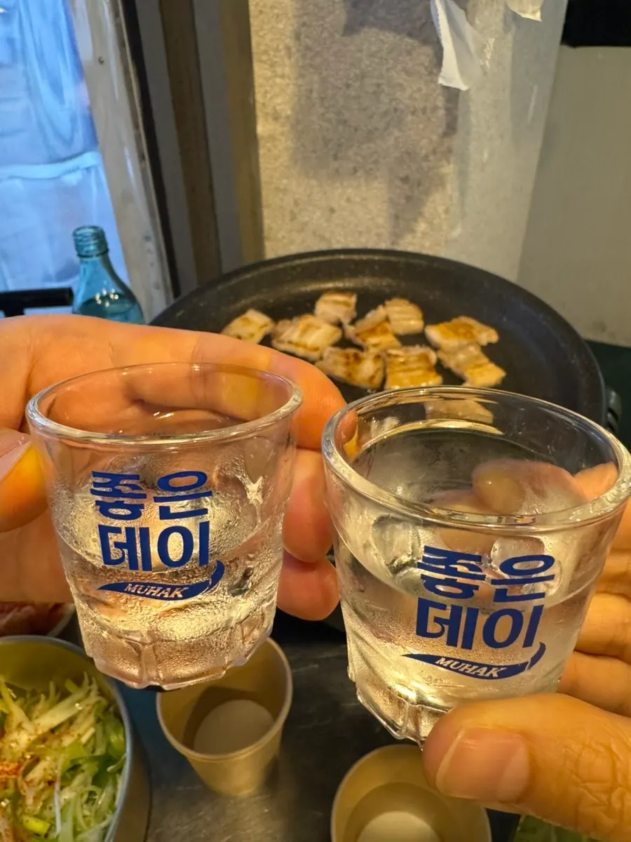 두부와 채소가 든 촌 된장찌개