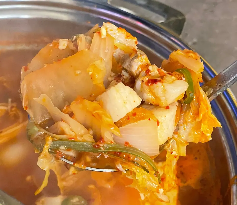 삼겹살과 곁들인 김치류
