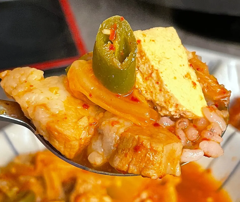 끓고 있는 된장찌개 클로즈업
