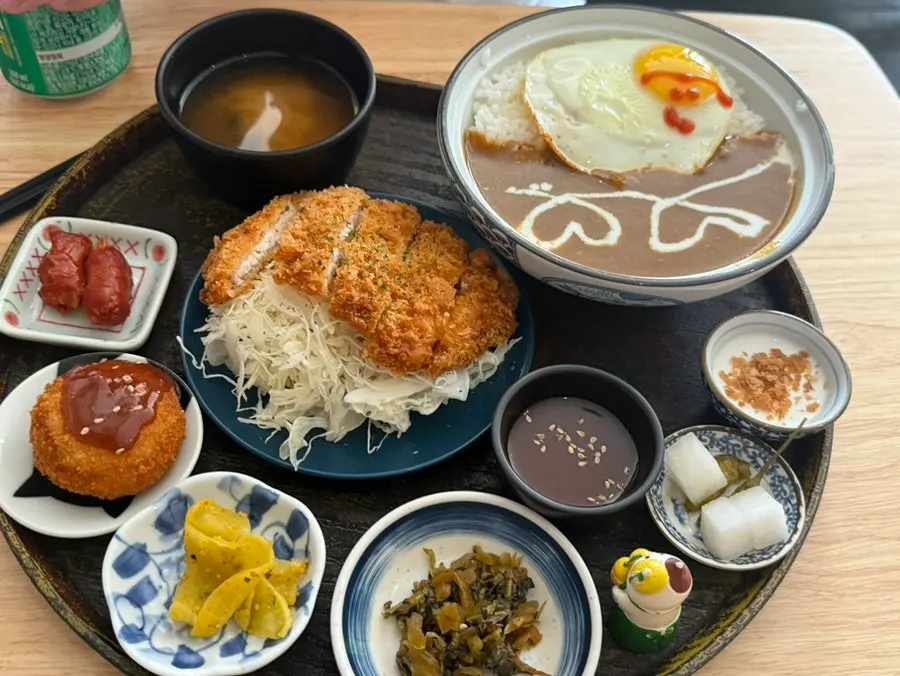 Wide shot of tonkatsu paired with curry