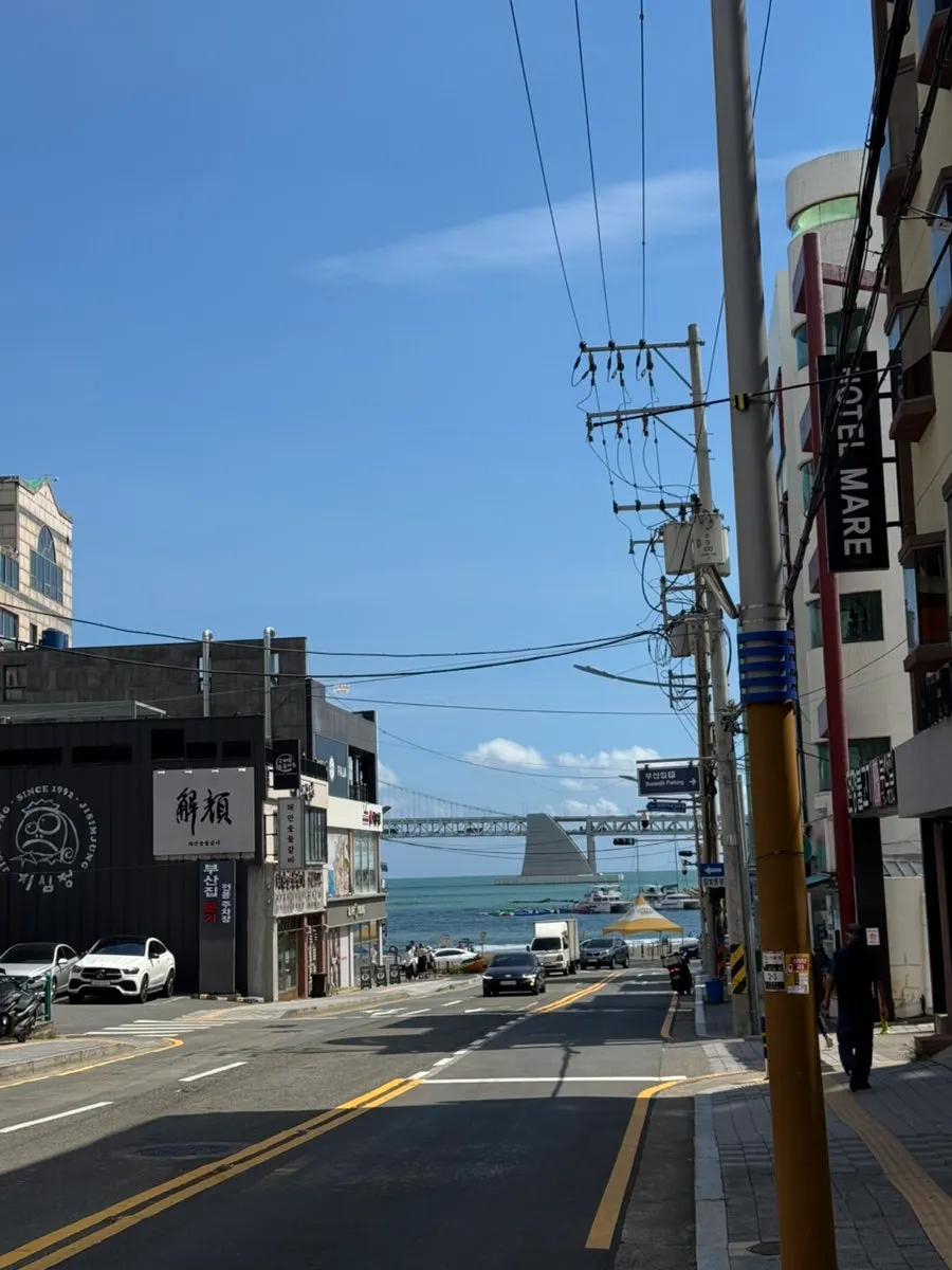 Sea view visible from a Gwangalli alley