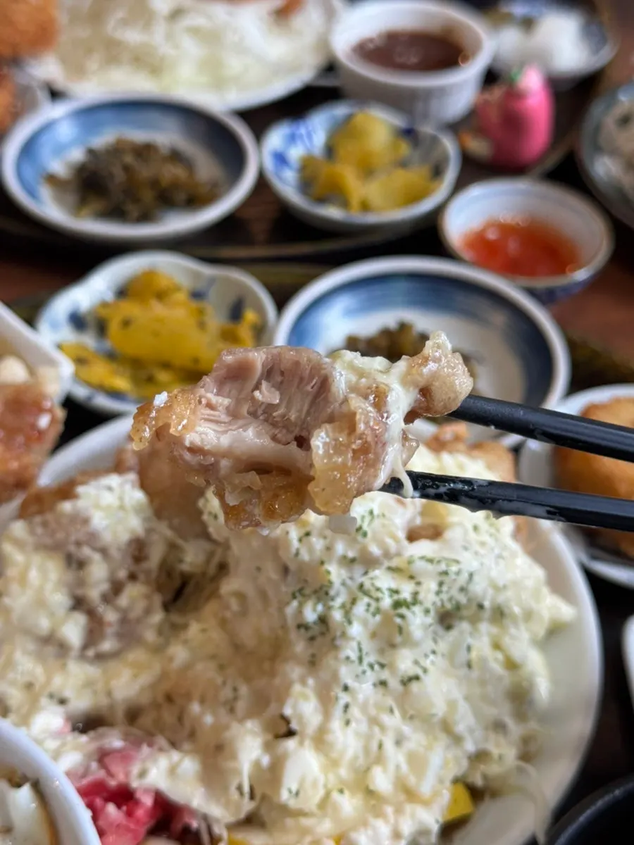 Close-up of the sauce on the chicken nanban