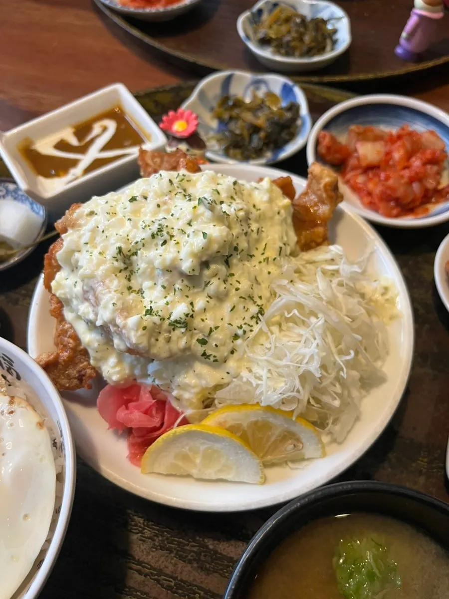Chicken nanban set topped with white sauce