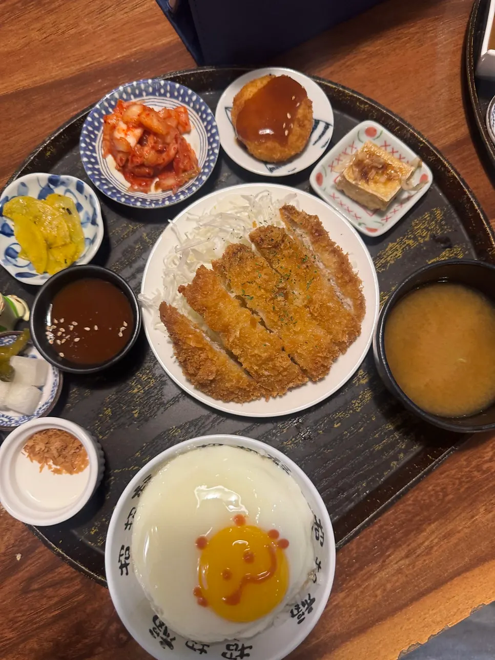 바삭하게 튀겨진 돈가스