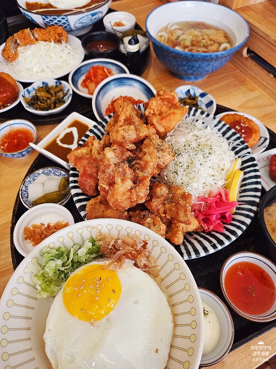 Mega karaage set piled up like a mountain
