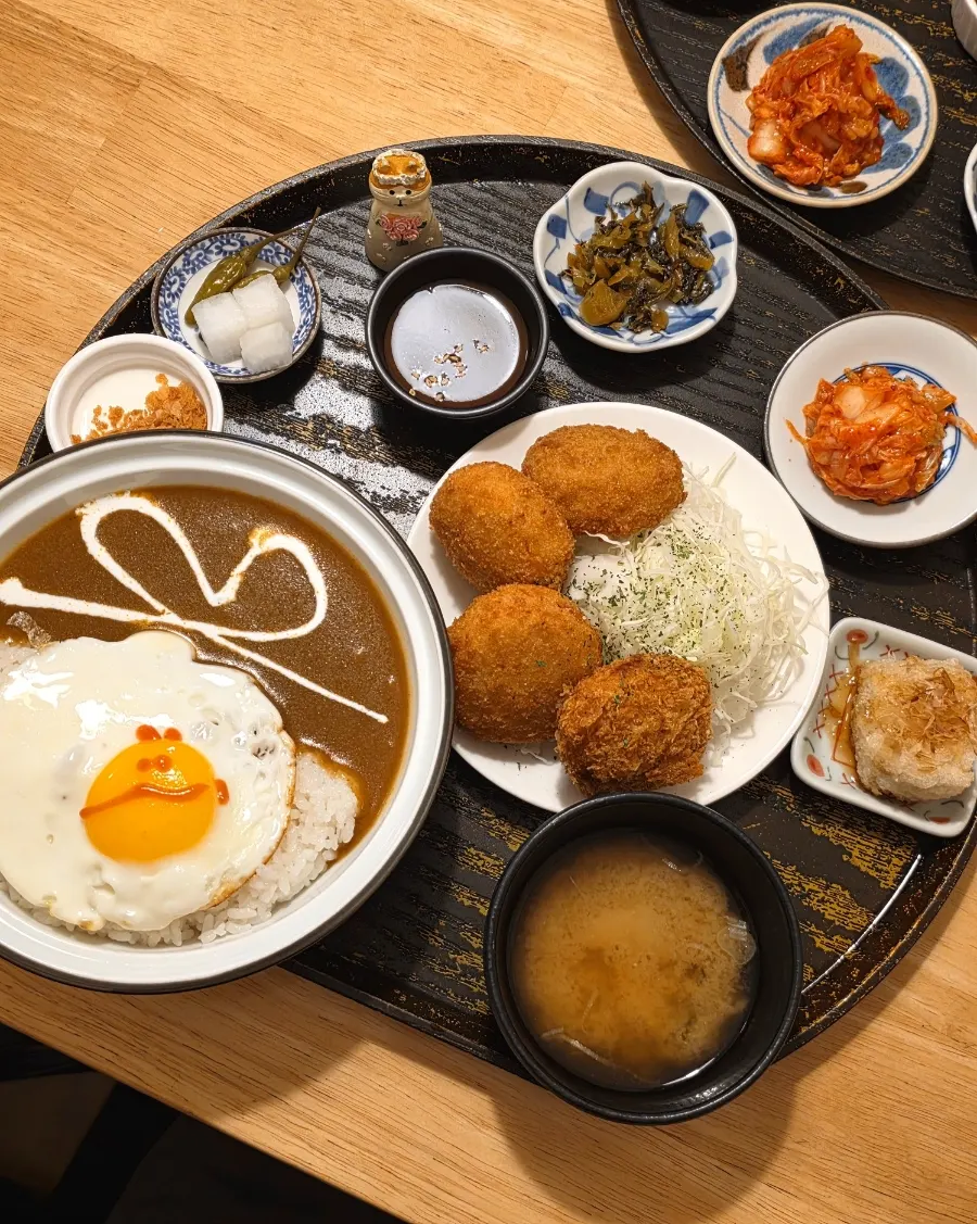 노른자를 비벼 먹는 다이도코로 명란덮밥