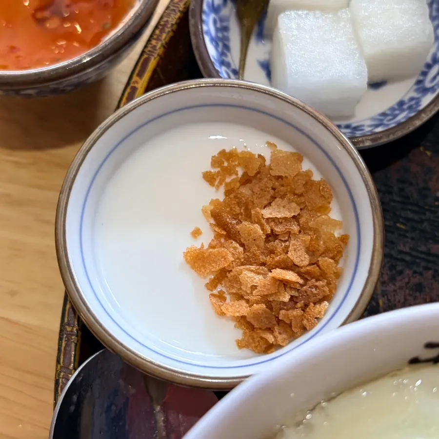 用餐结束后的自都1人套餐托盘