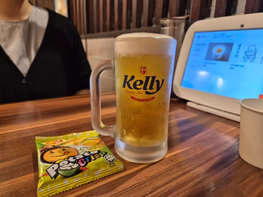 점심에 주문한 생맥주 한 잔