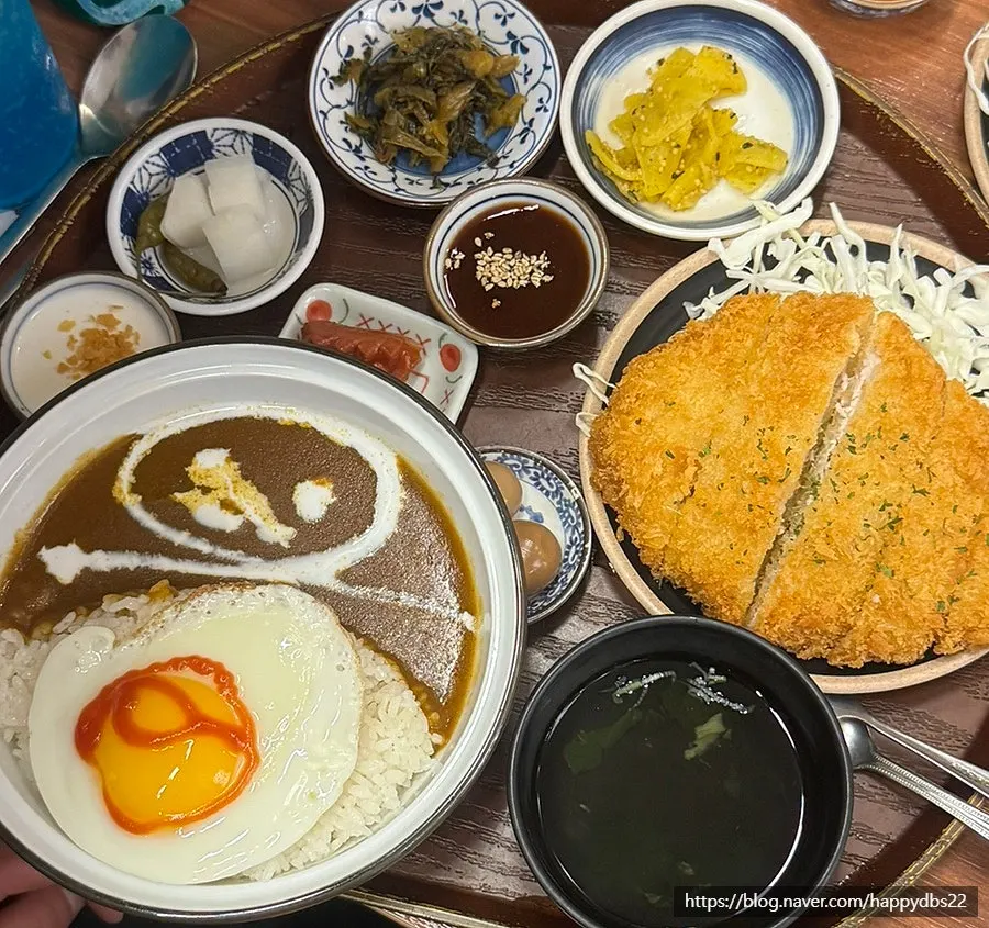 Tonkatsu curry set with tonkatsu and curry together