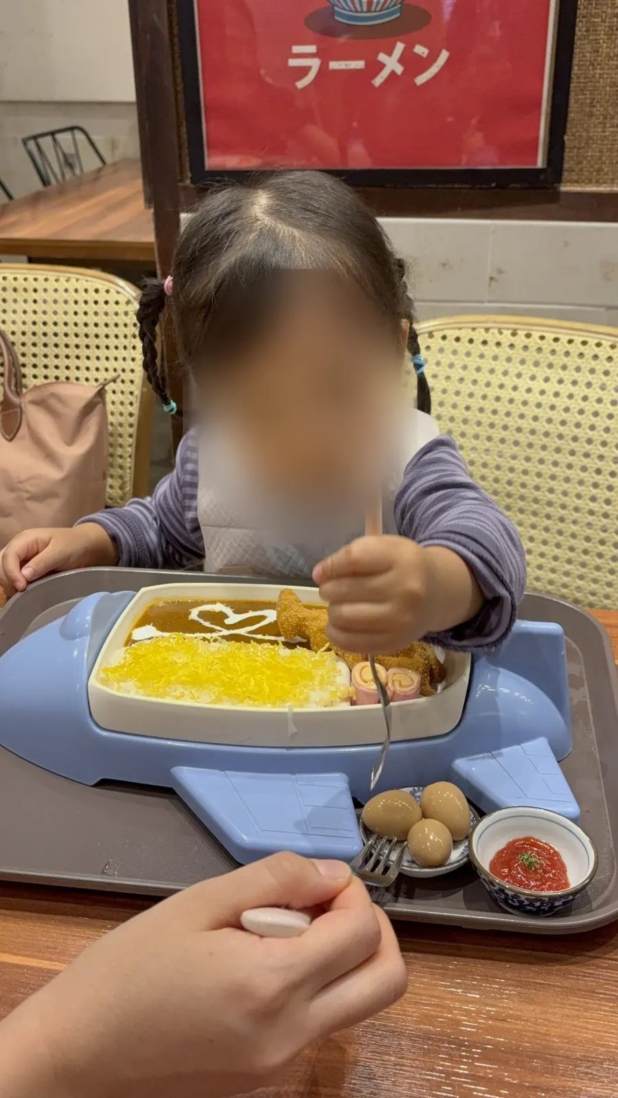 리필해서 먹은 밑반찬 메추리알