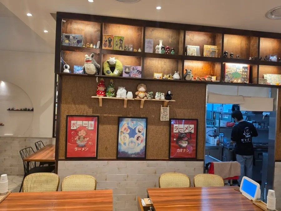 Daidokoro interior with decorative props placed around