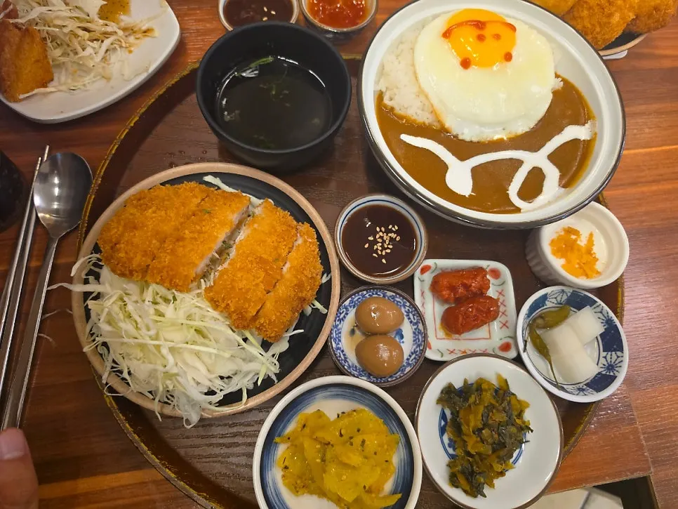 Daidokoro's tonkatsu curry set