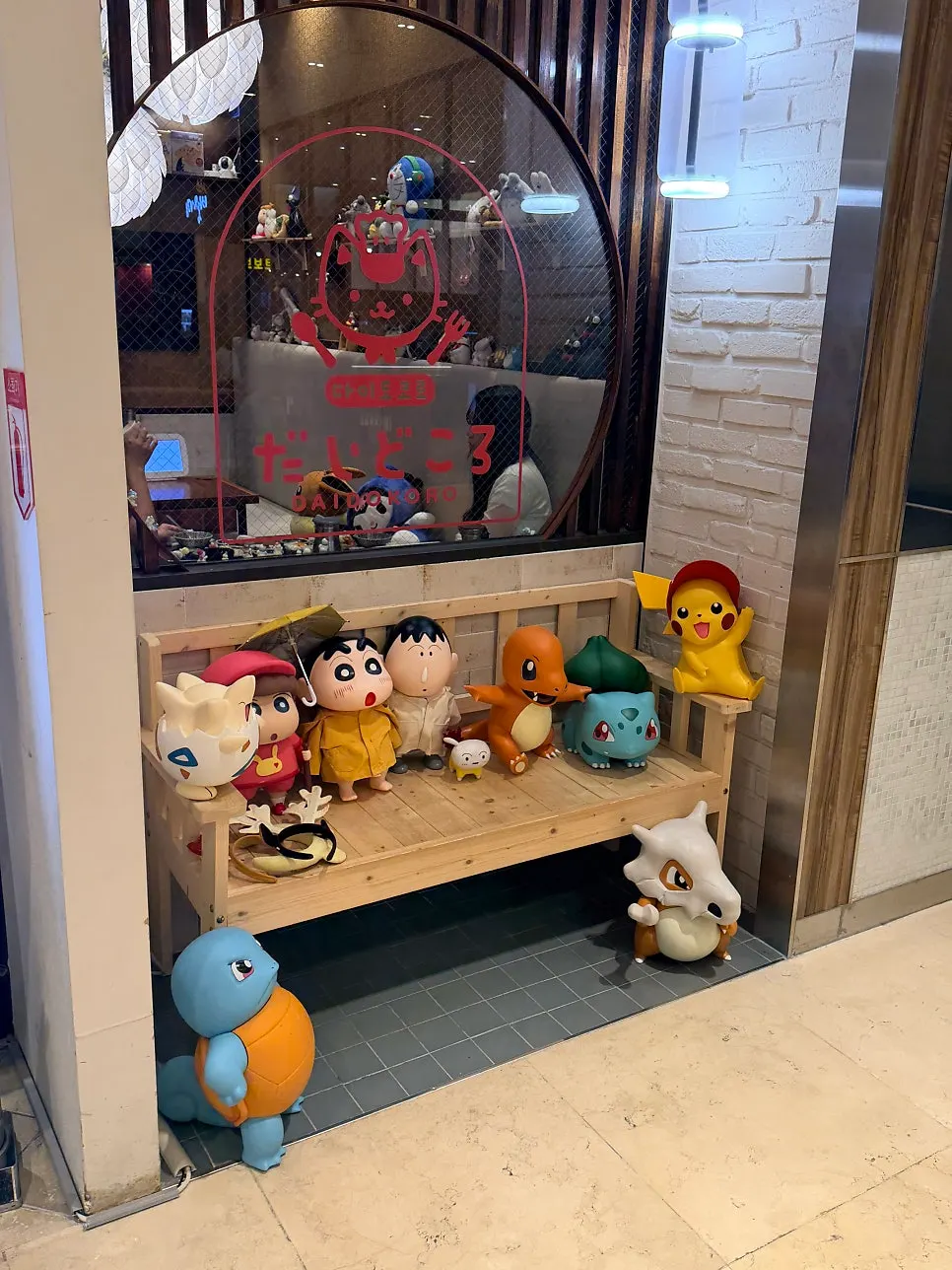 Shin-chan figure holding a ring next to the checkout counter