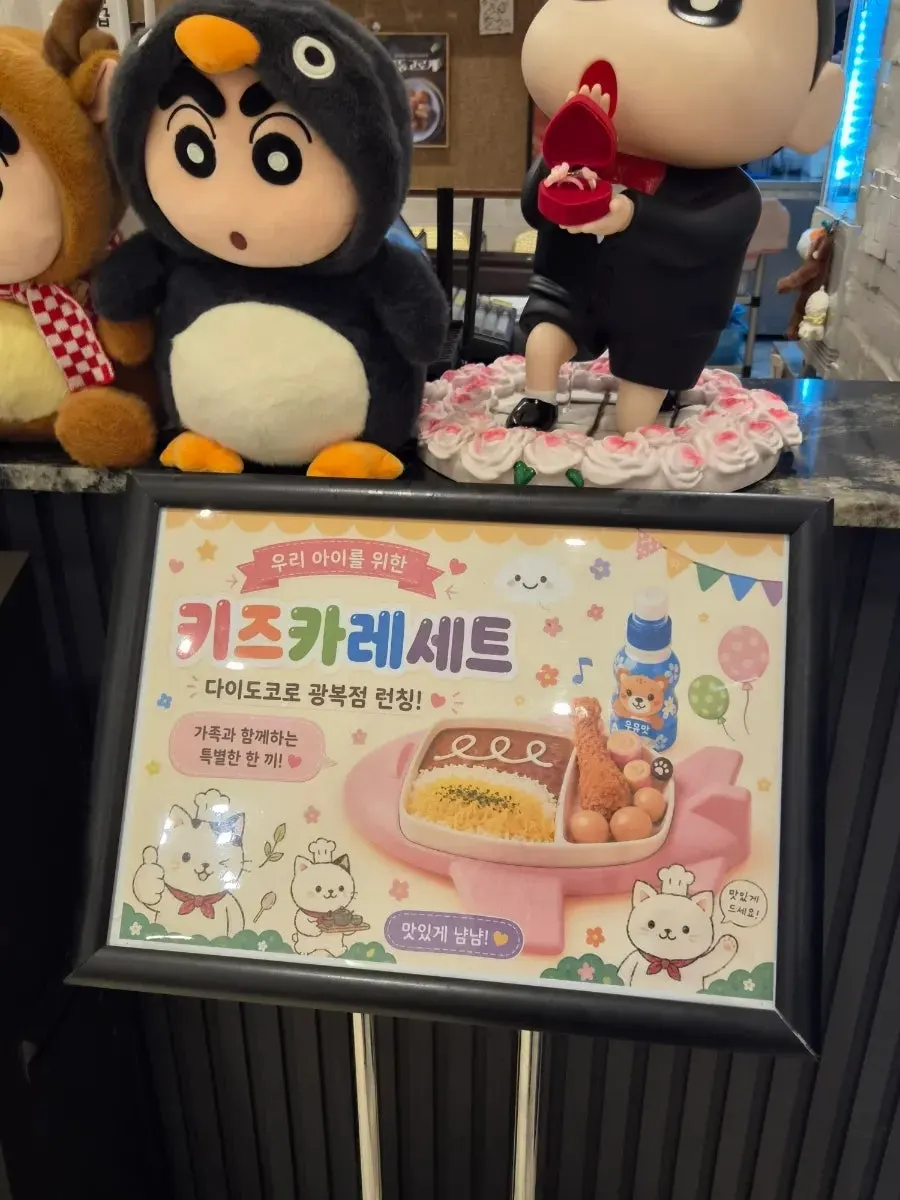 아기 의자가 놓인 매장 내부