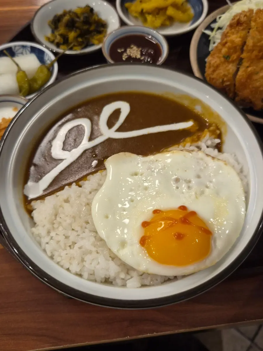 돈까스 카레정식의 바삭한 돈까스
