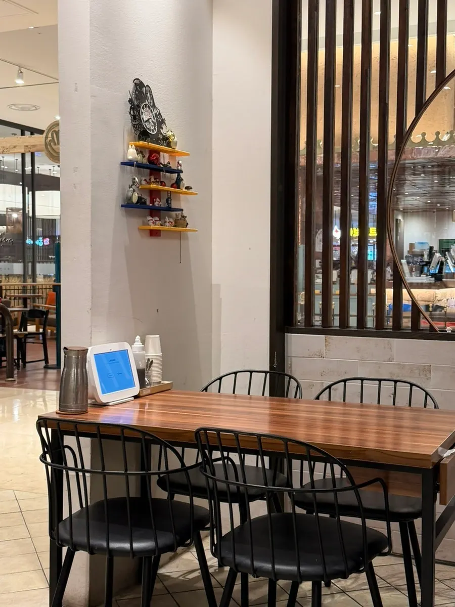 Interior seating at Daidokoro Gwangbok