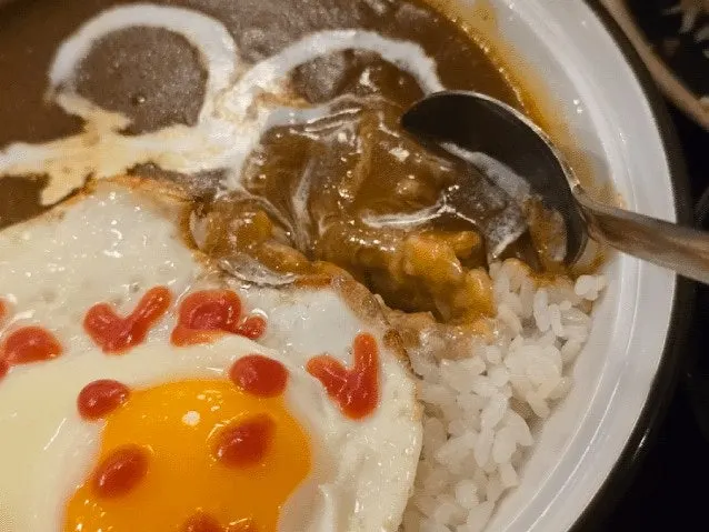 크림이 올라간 돈까스 카레정식