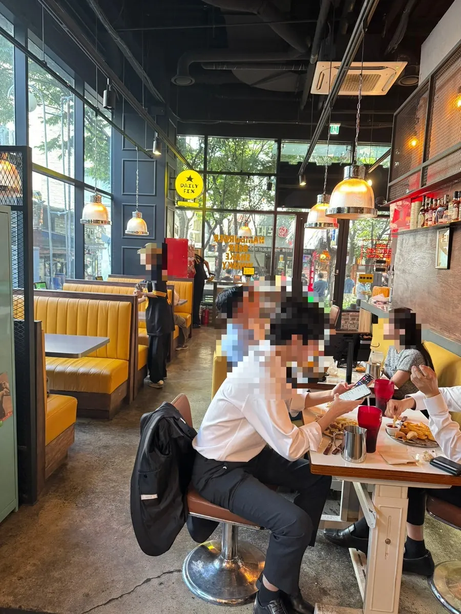 Seats at Daily Fix filled with customers