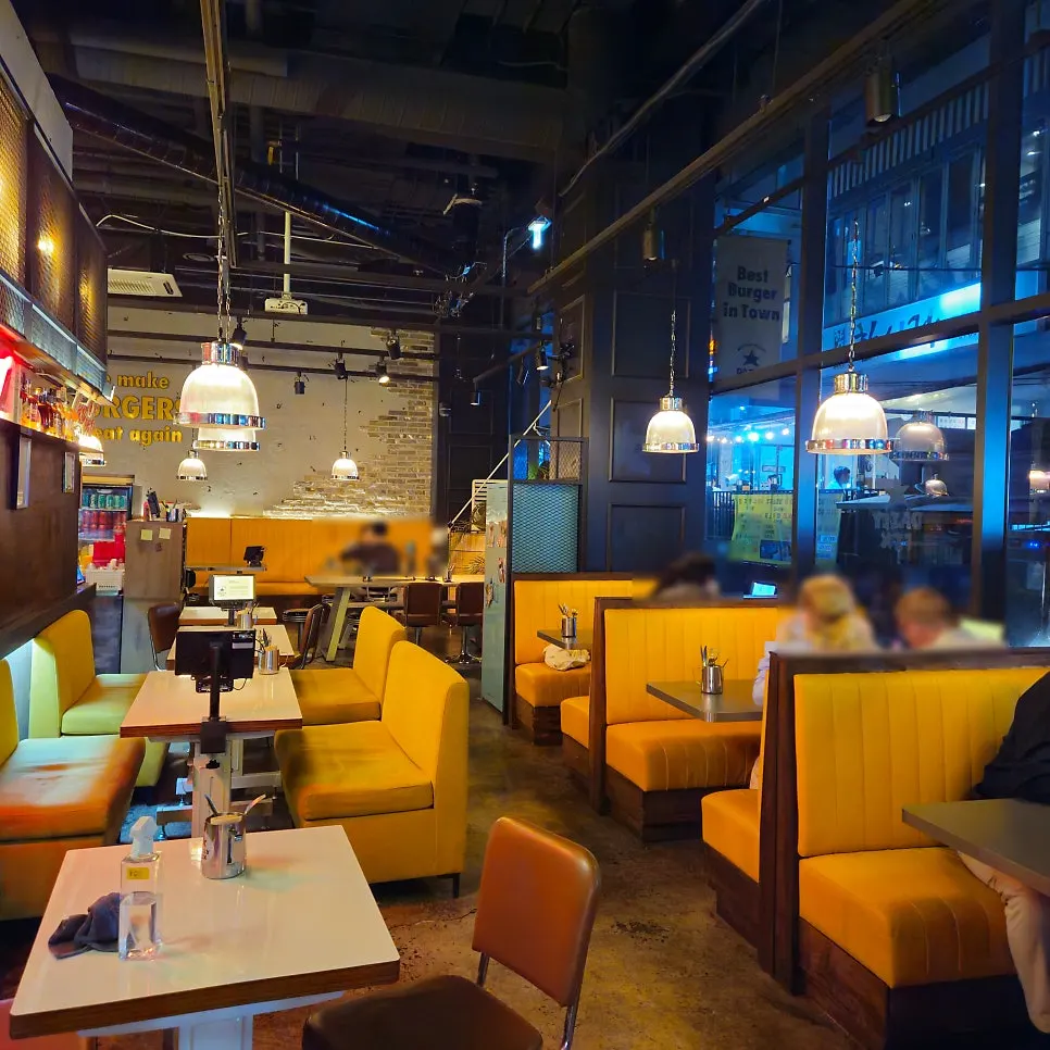 Seating layout at Daily Fix Euljiro