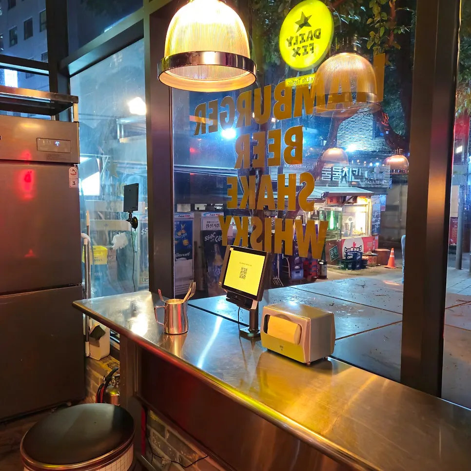 Window counter seat for solo diners