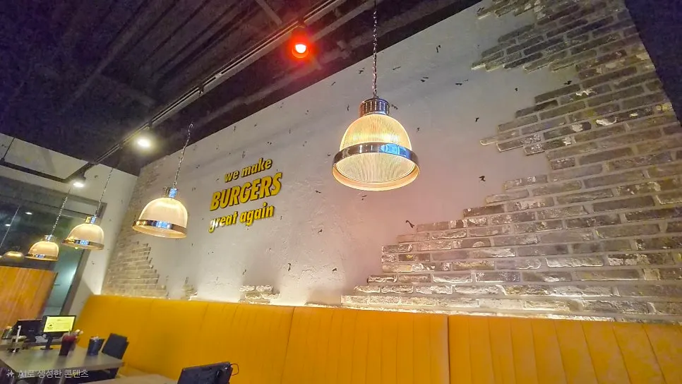 Tables and lighting inside Daily Fix Euljiro