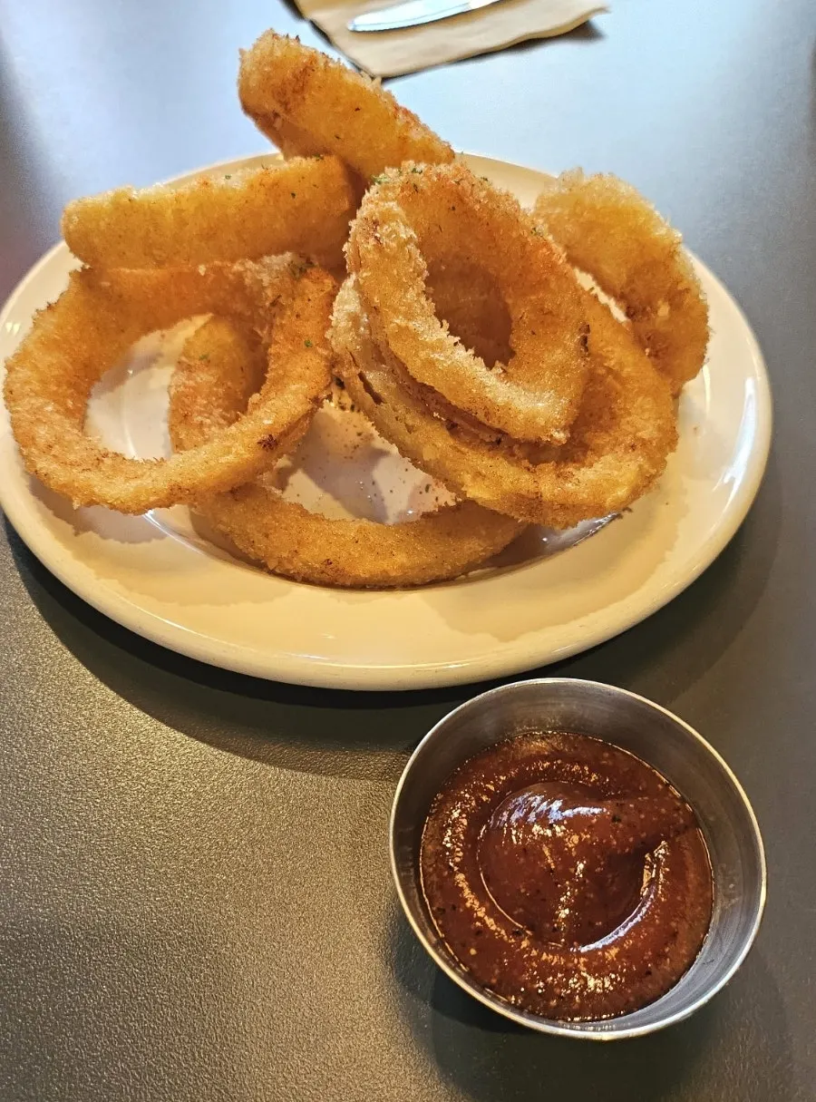 Daily Fix onion rings with hot chip sauce