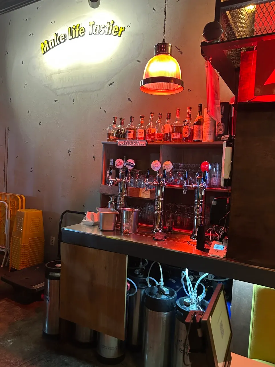Retro-mood interior of Daily Fix Euljiro at night