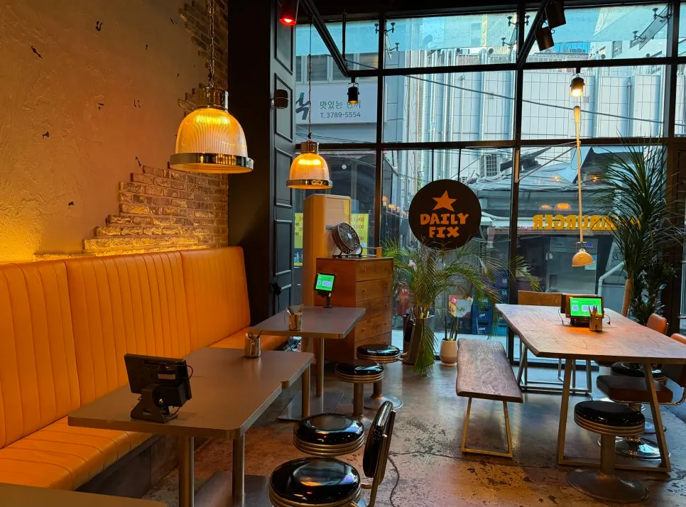 View toward the entrance area of Daily Fix Euljiro