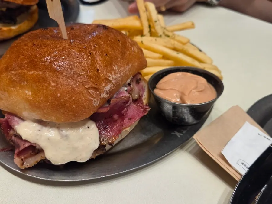 Sandwich filling of pastrami and red cabbage