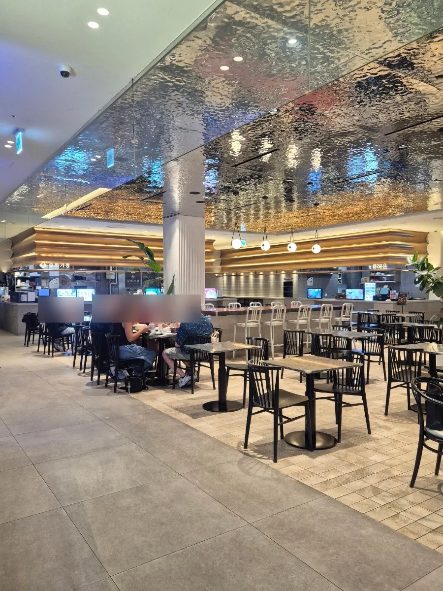 Clean dining seats at Daily Fix Hannam