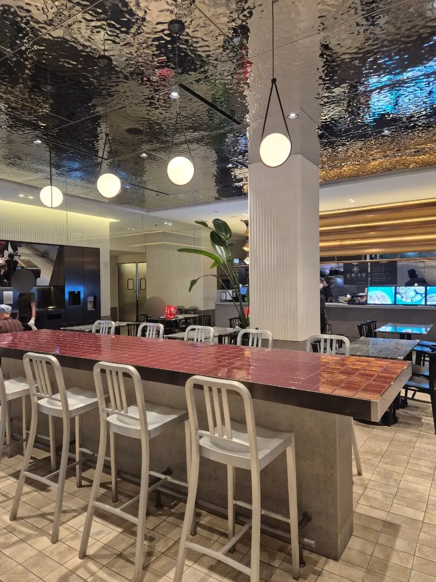 Table at Daily Fix Hannam good for solo dining