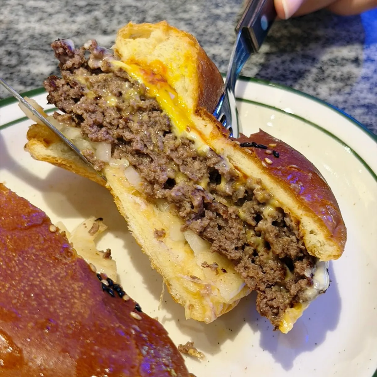 Featured photo of a Daily Fix Hannam gourmet burger