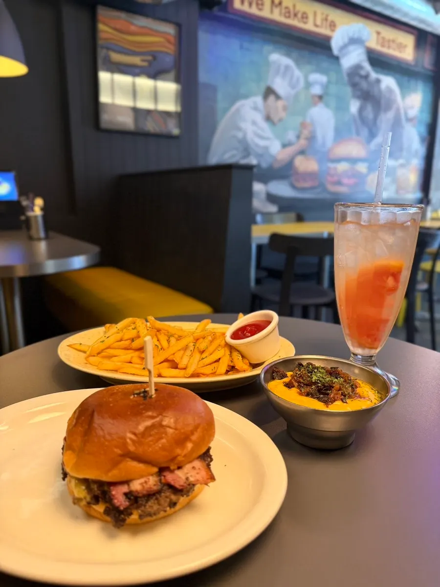 Vertical shot of the bacon cheeseburger at Daily Fix Seocho Gyodae Branch
