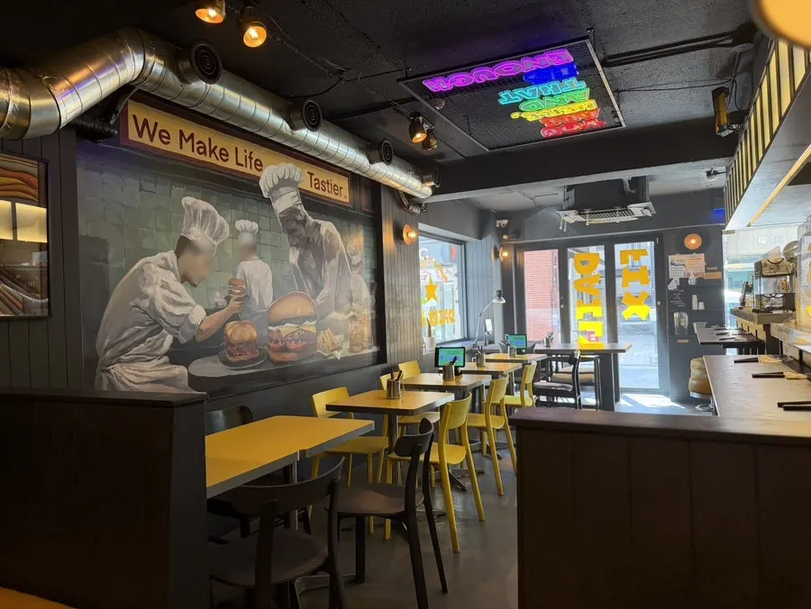 Wide interior hall of Daily Fix Seocho Gyodae Branch