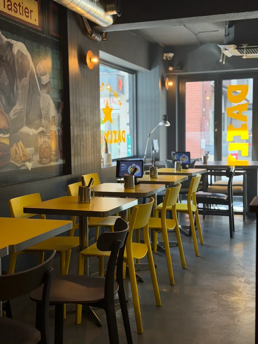 Solo dining bar seats at Daily Fix