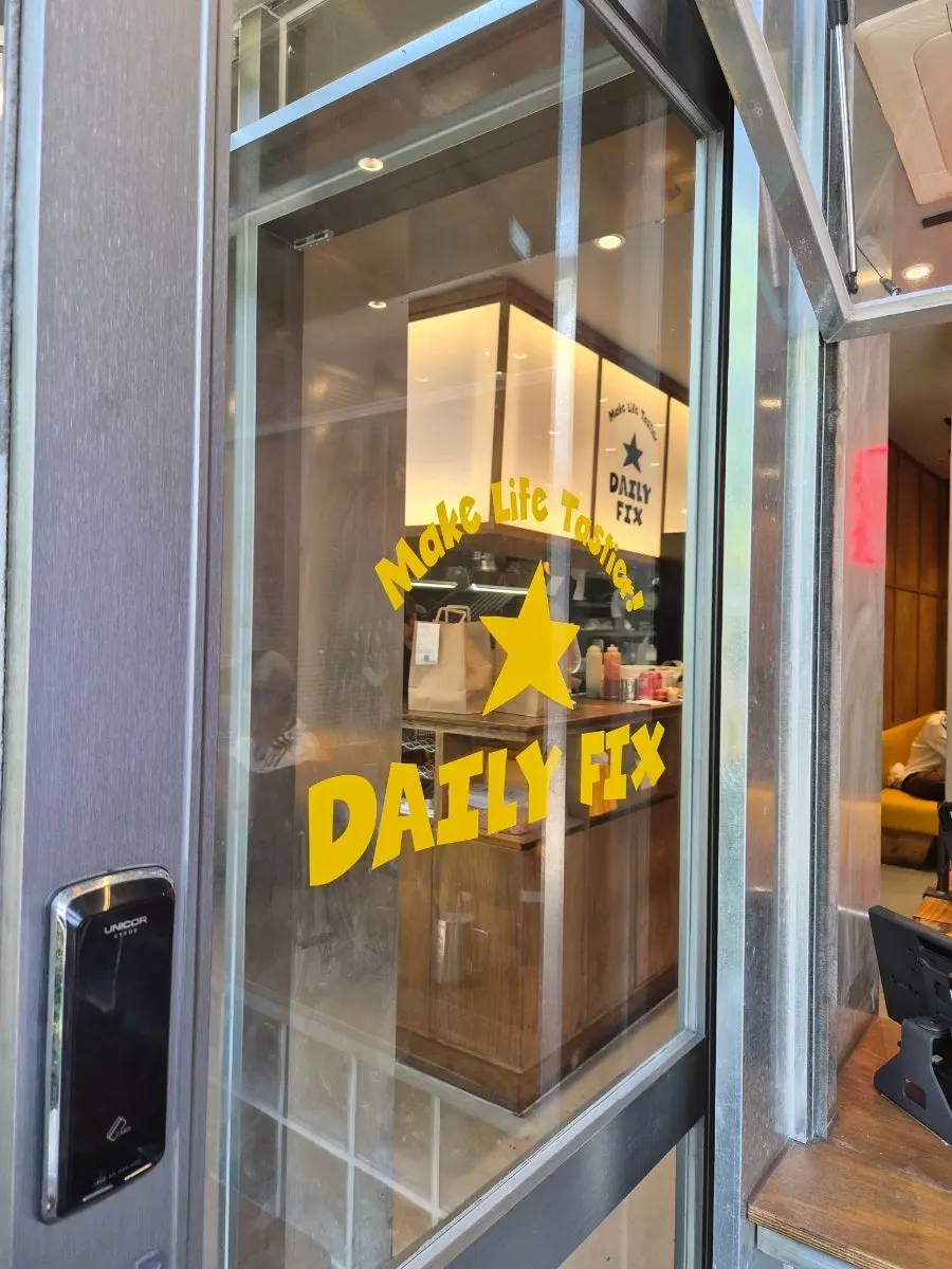 Entrance view of Daily Fix on Sharosu-gil