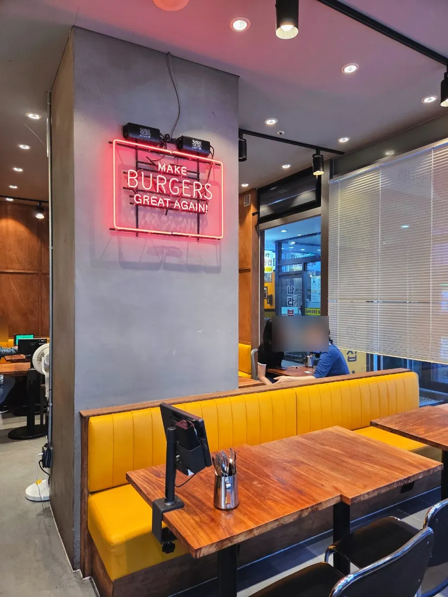 Bar table seating at Daily Fix, good for solo dining