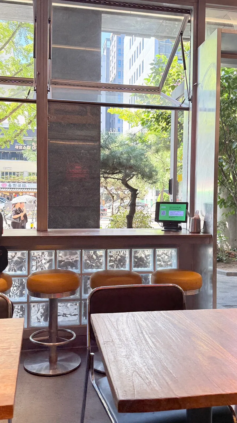 Small, modern interior of the Daily Fix restaurant