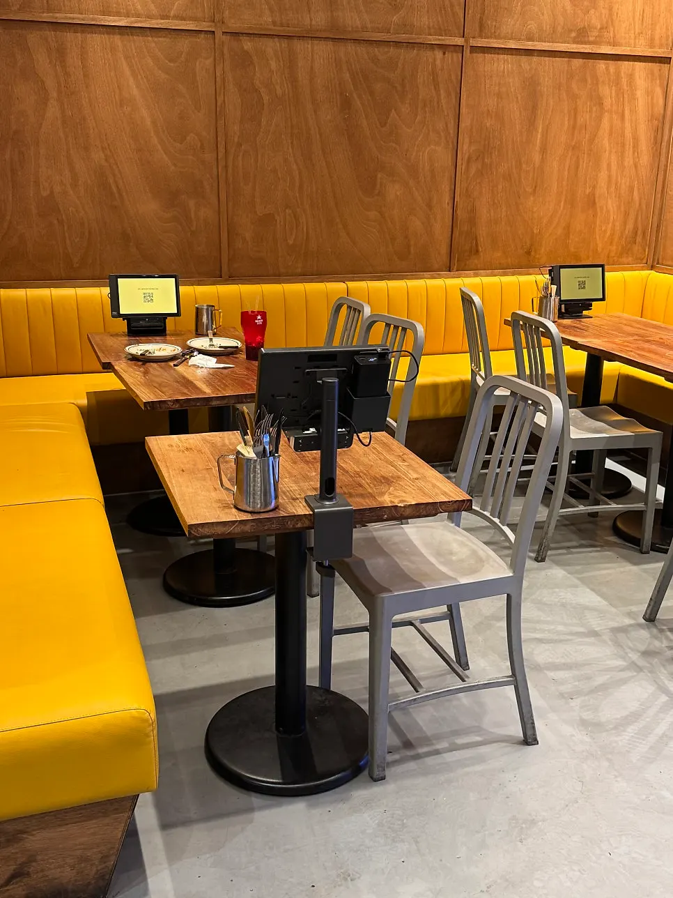 Half-open terrace seating at Daily Fix Seoul National University Entrance