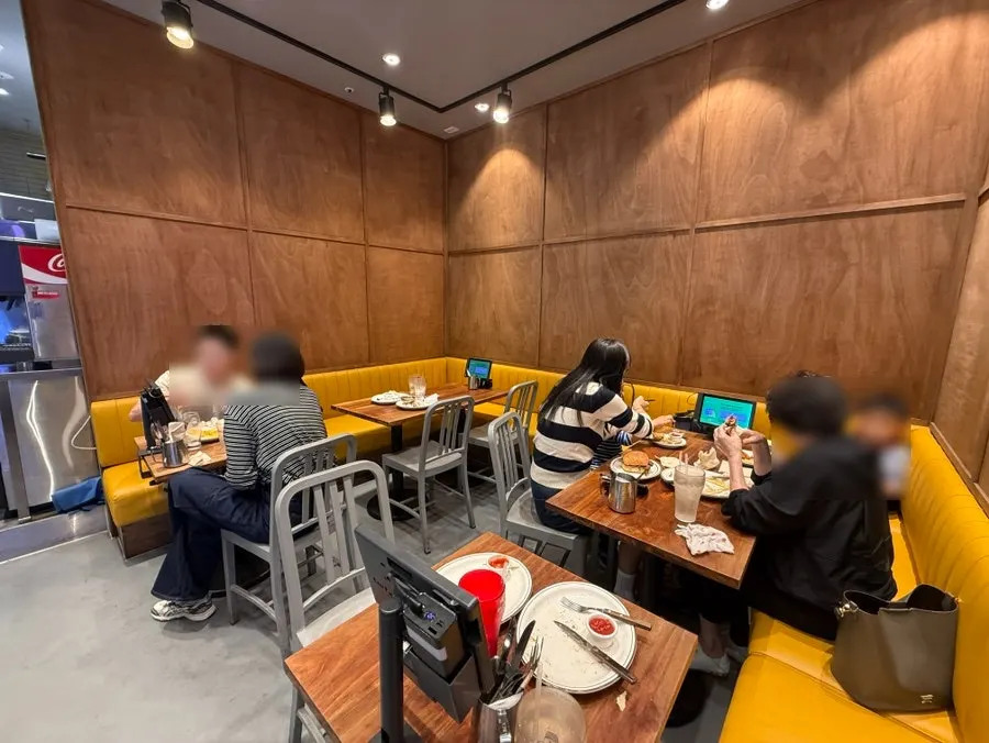 Overview of seating inside Daily Fix