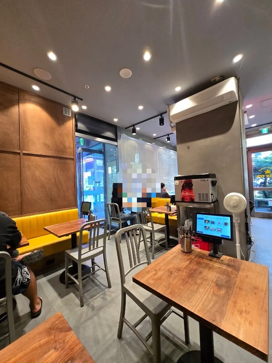 데일리픽스 서울대입구 내부 소파 좌석