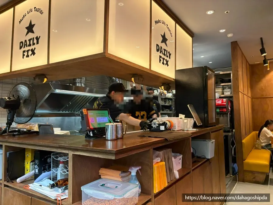 데일리픽스 서울대입구 오픈 키친 내부