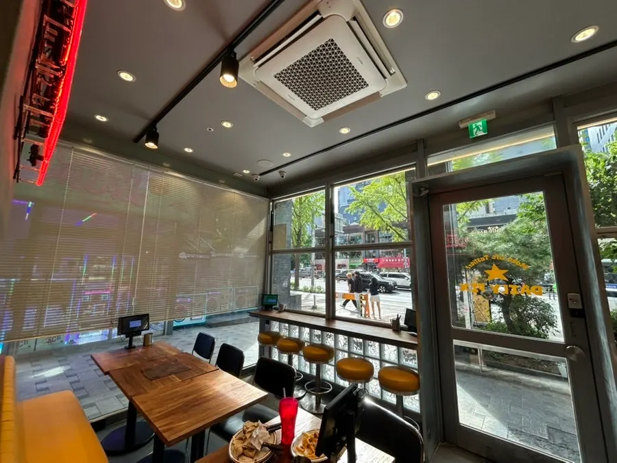 Overall view of the Daily Fix Seoul National University Entrance interior