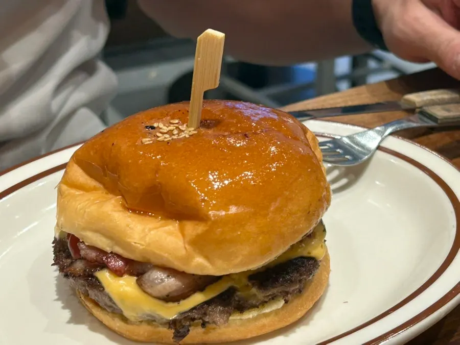 Bacon cheese burger at Daily Fix