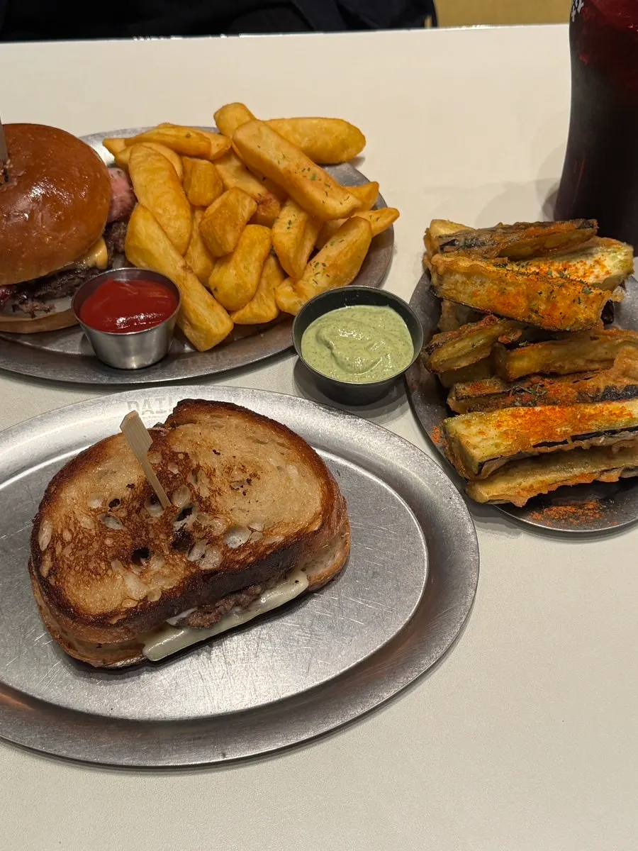 Table with the patty melt and bacon cheese burger side by side