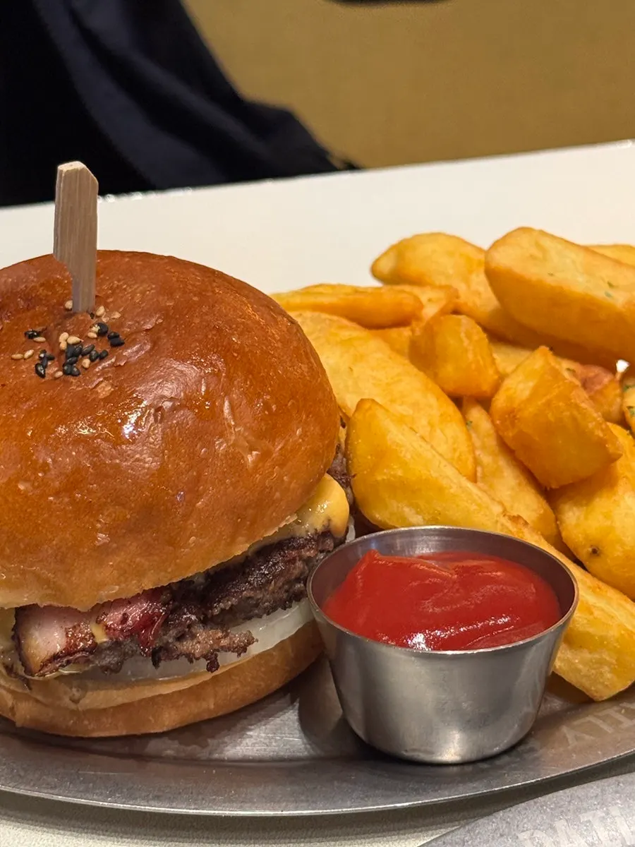 Daily Fix Bacon Cheese Burger, ₩12,900