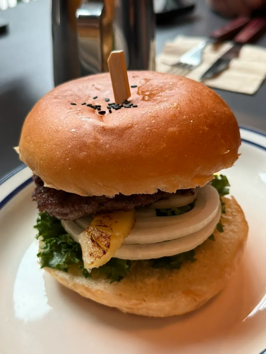 Bacon cheeseburger with Hanwoo patty and smoked bacon