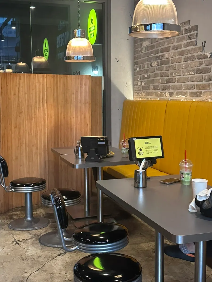 Dining hall at Daily Fix with 4-person tables