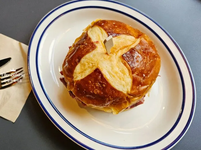 The pastrami sandwich made with a pretzel bun swap